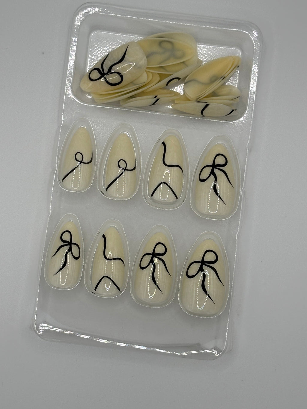 Ribbons & Bows Press-On Nails Short/Medium