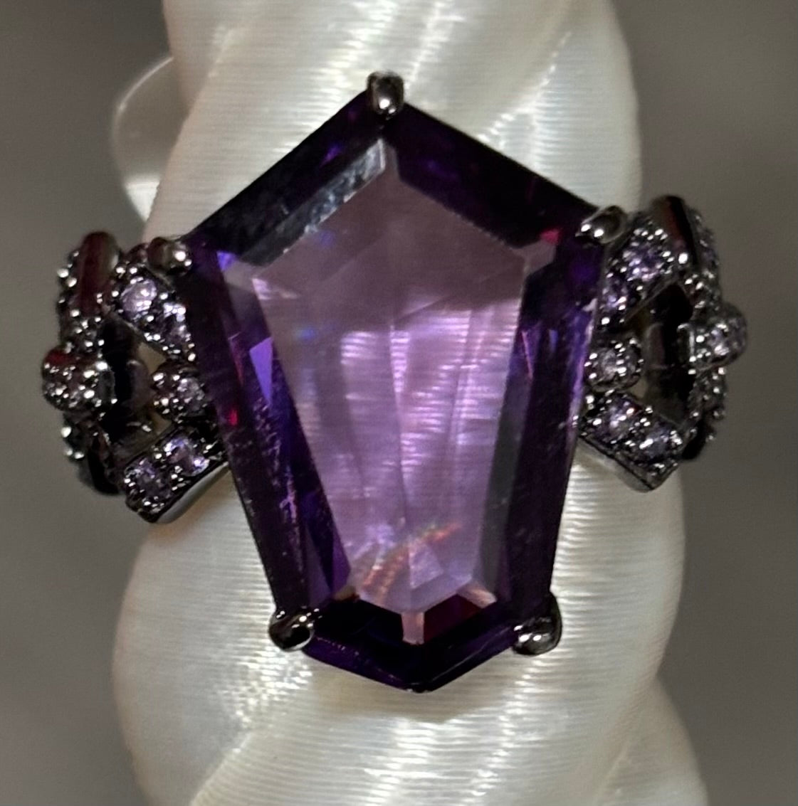 BP Deep Waters, Dark Heart Size 7 Sirens Collection