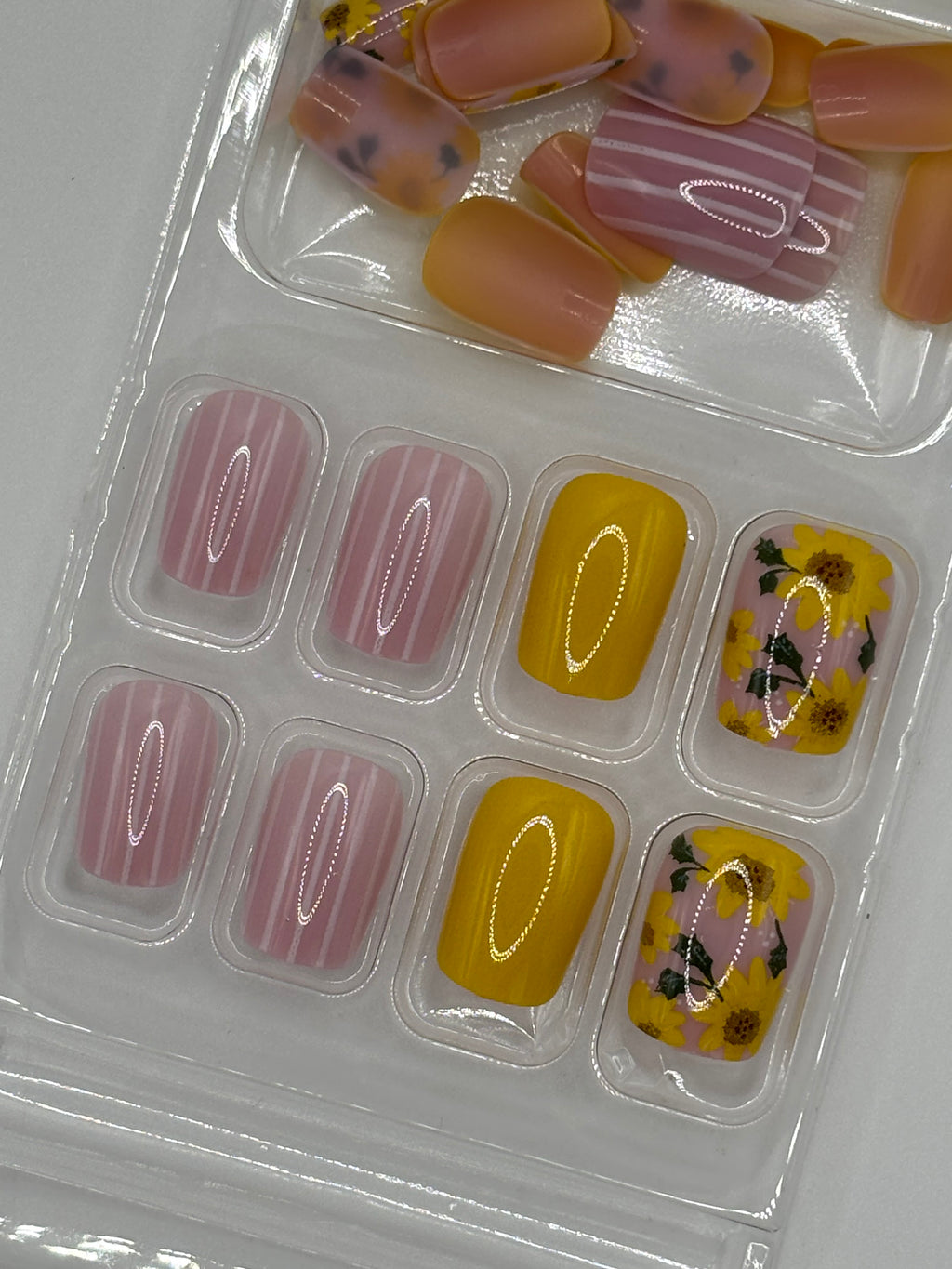 Sunny Stripes Press-On Nails Short