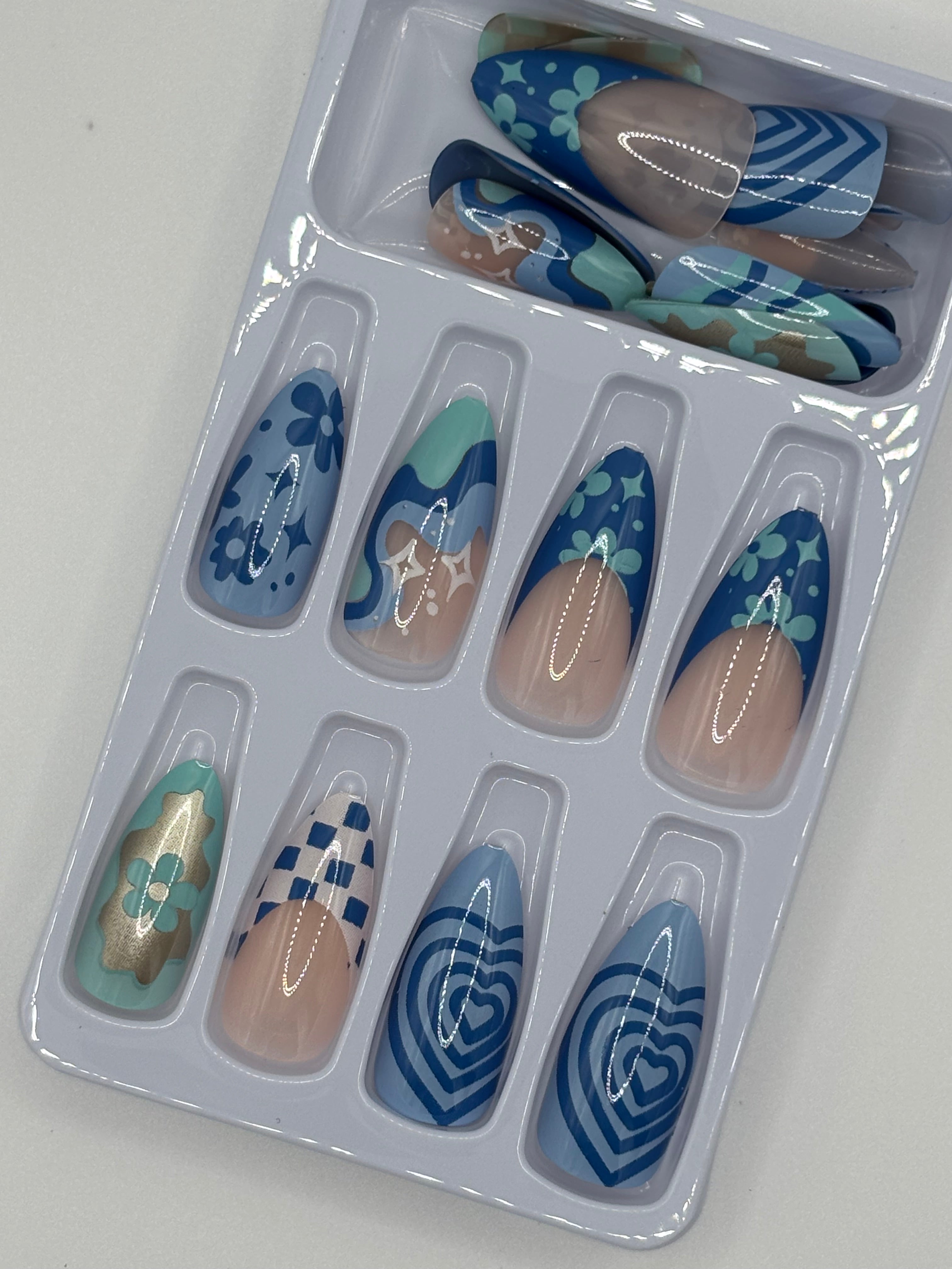 Groovy Blues Press-On Nails Medium