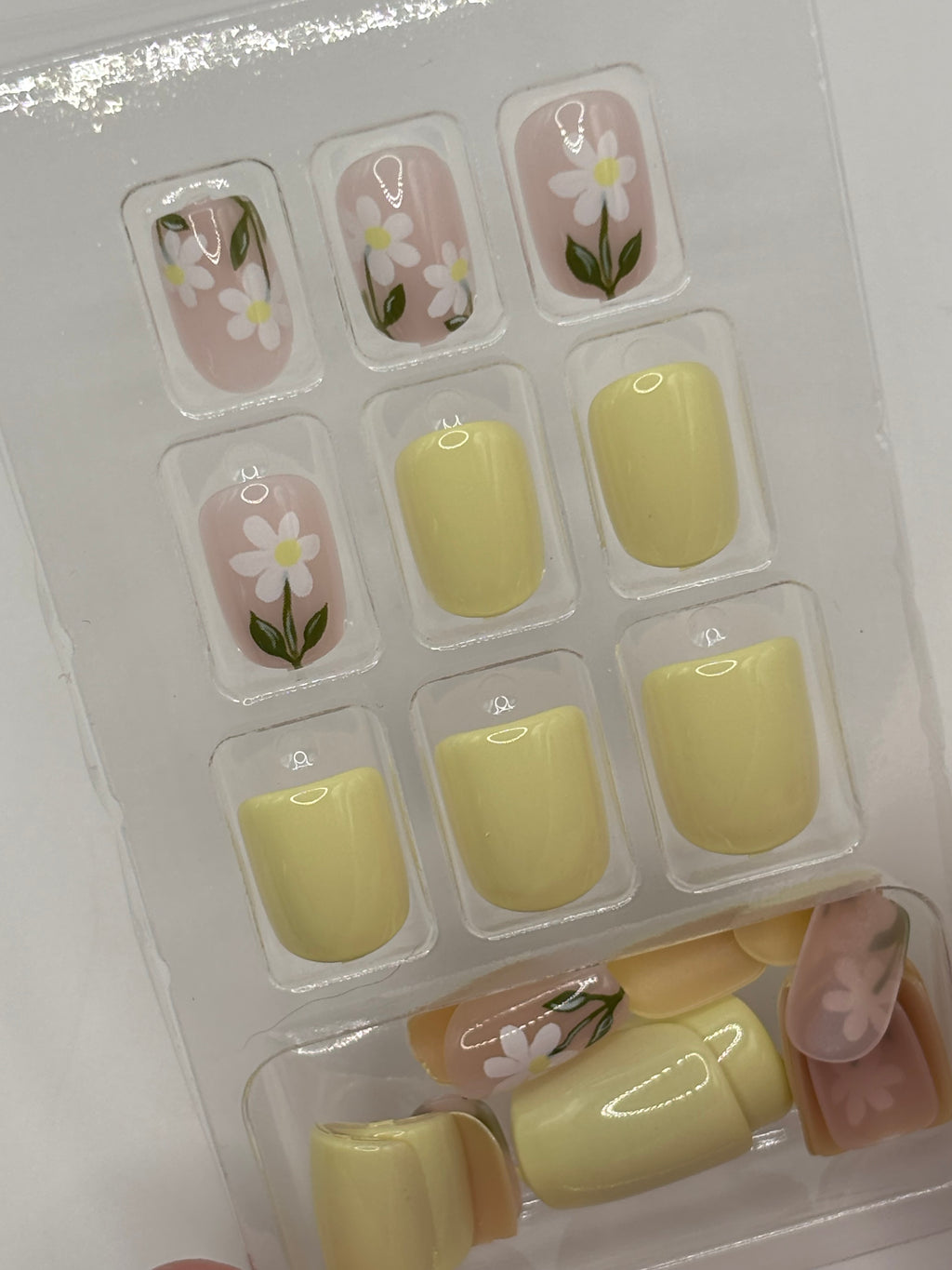 Sunny Stems Press-On Nails Short