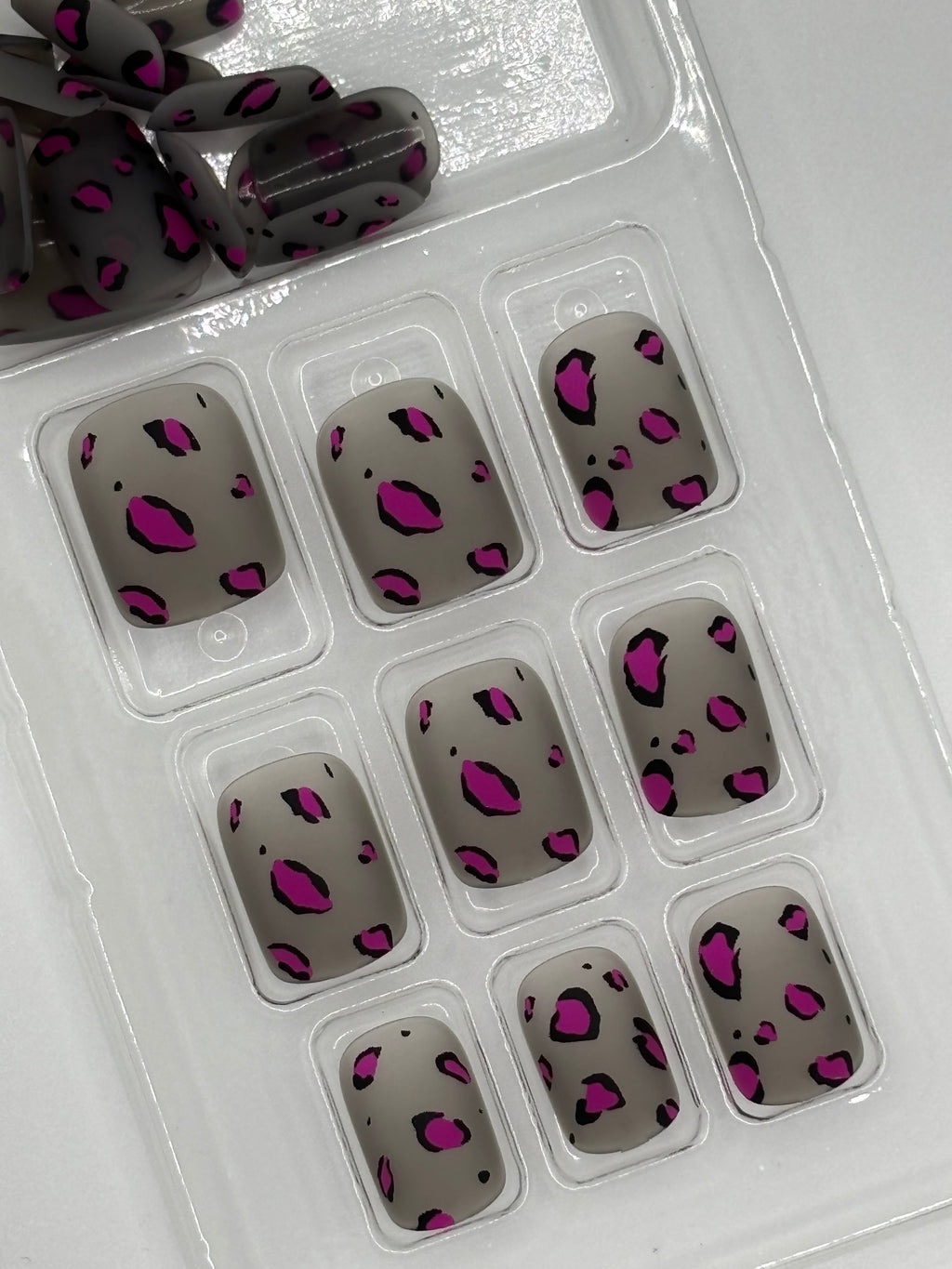 Hot Spots Press-On Nails Short