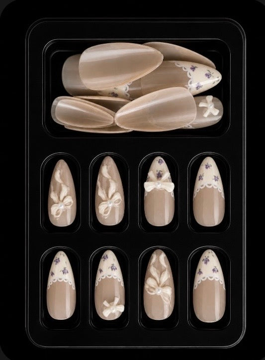 Lace & Lilac Press-On Nails Medium