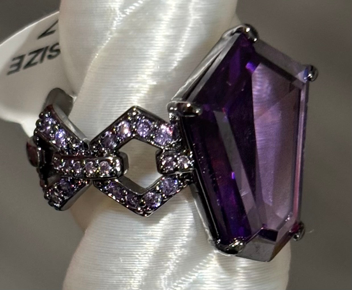 BP Deep Waters, Dark Heart Size 7 Sirens Collection