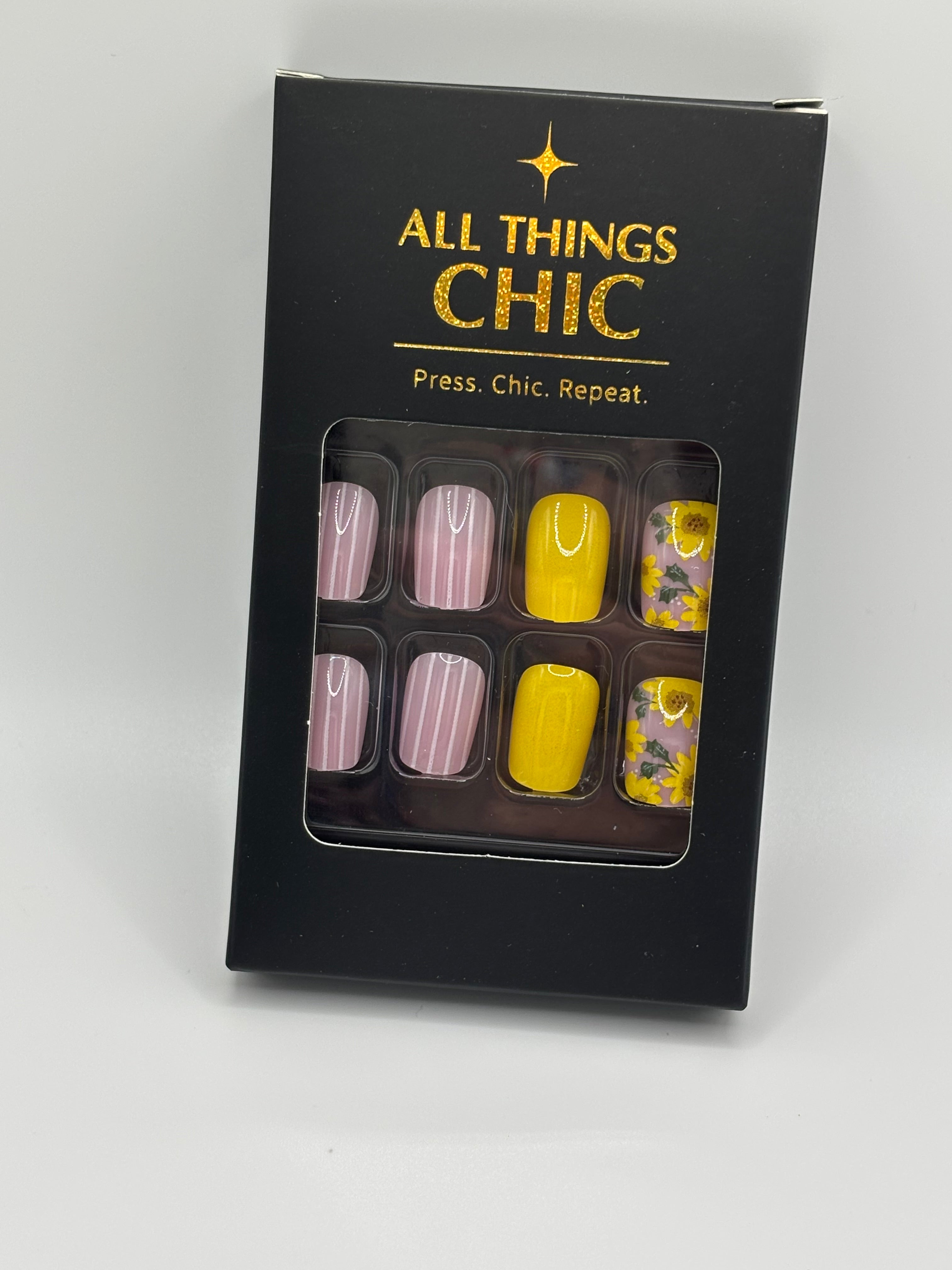 Sunny Stripes Press-On Nails Short