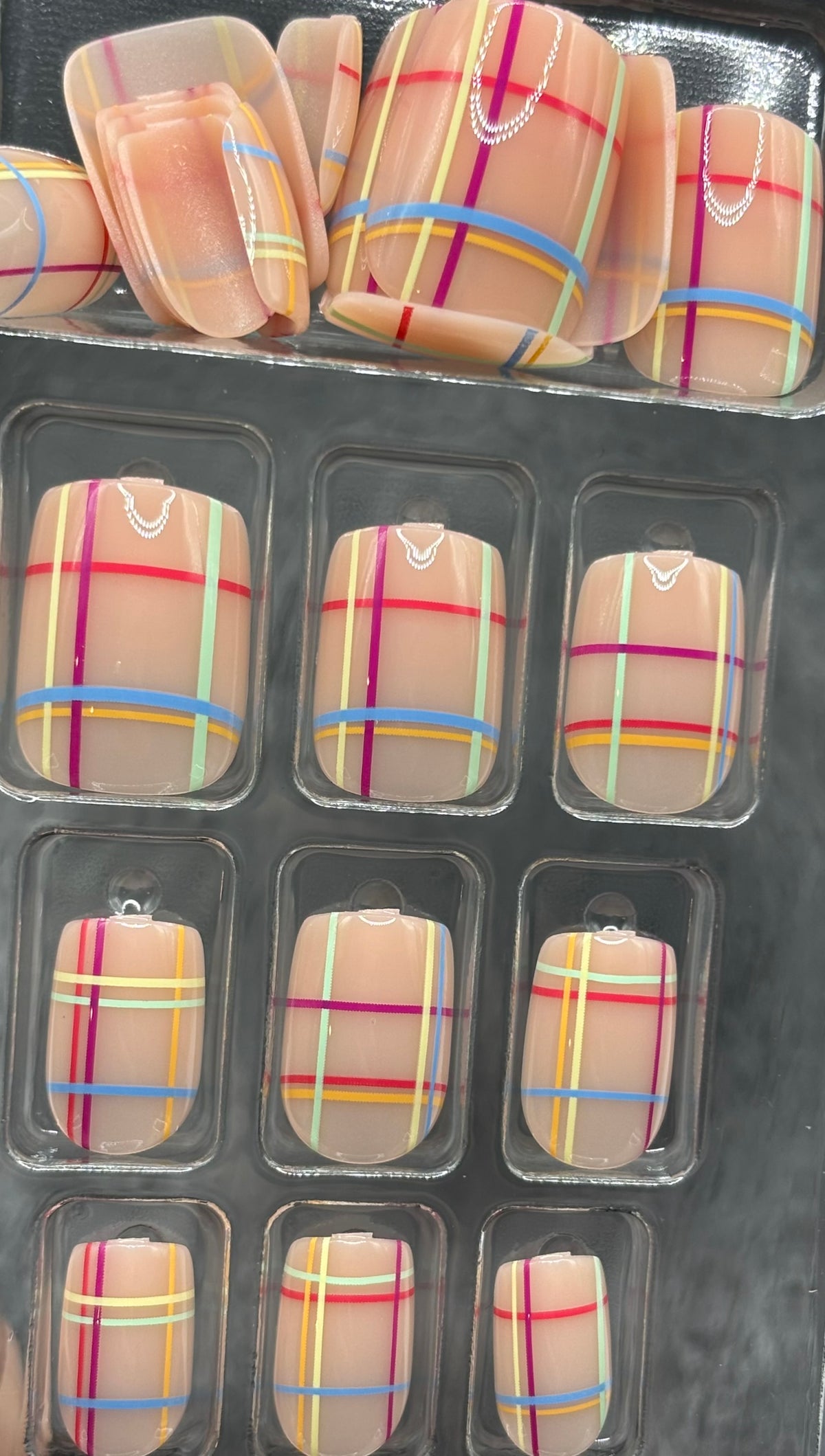 Signature Stripes Press-On Nails Short