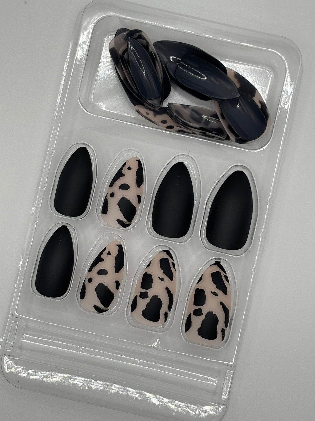 Moo’d Swing Press-On Nails Medium